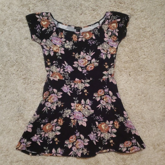 Forever 21 Dresses & Skirts - Forever 21 black floral dress L